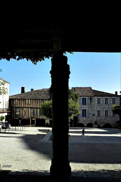 Ampliar Place des Arcades, Monflanquin