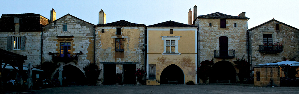 Ampliar Place des Cornieres, Mompazier